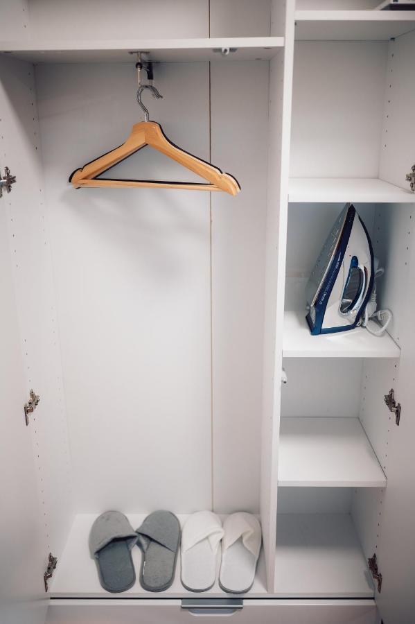 13 Mit Netflix Apartment *