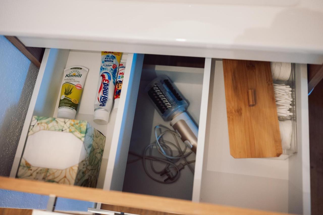13 Mit Netflix Apartment *